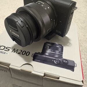 Canon EOS M200 Compact Mirrorless Camera in Black